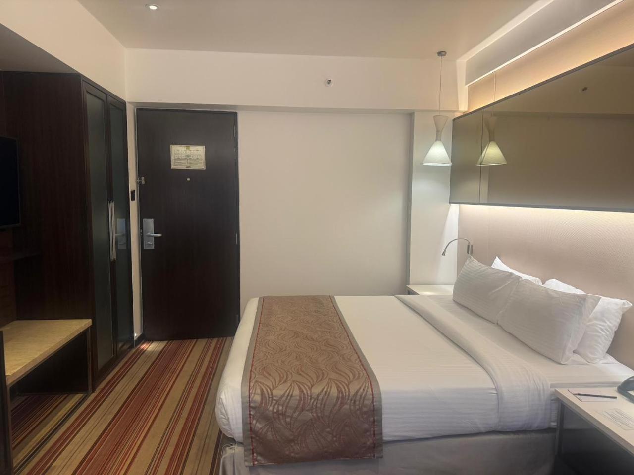 The Sahil Hotel Мумбаи Экстерьер фото